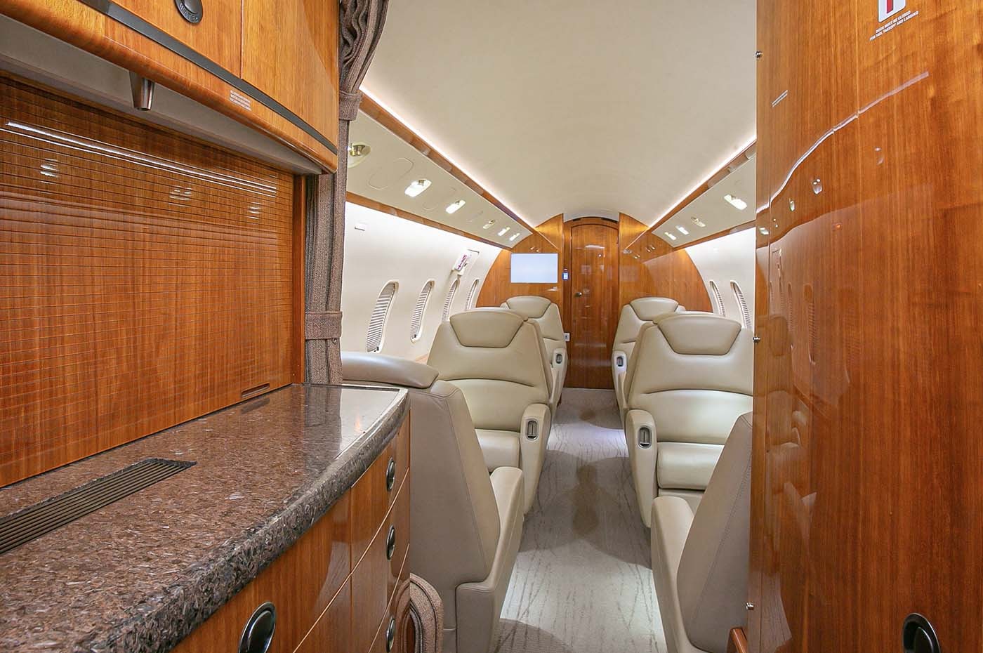 Challenger 300 S/N 20182 Cabin 1