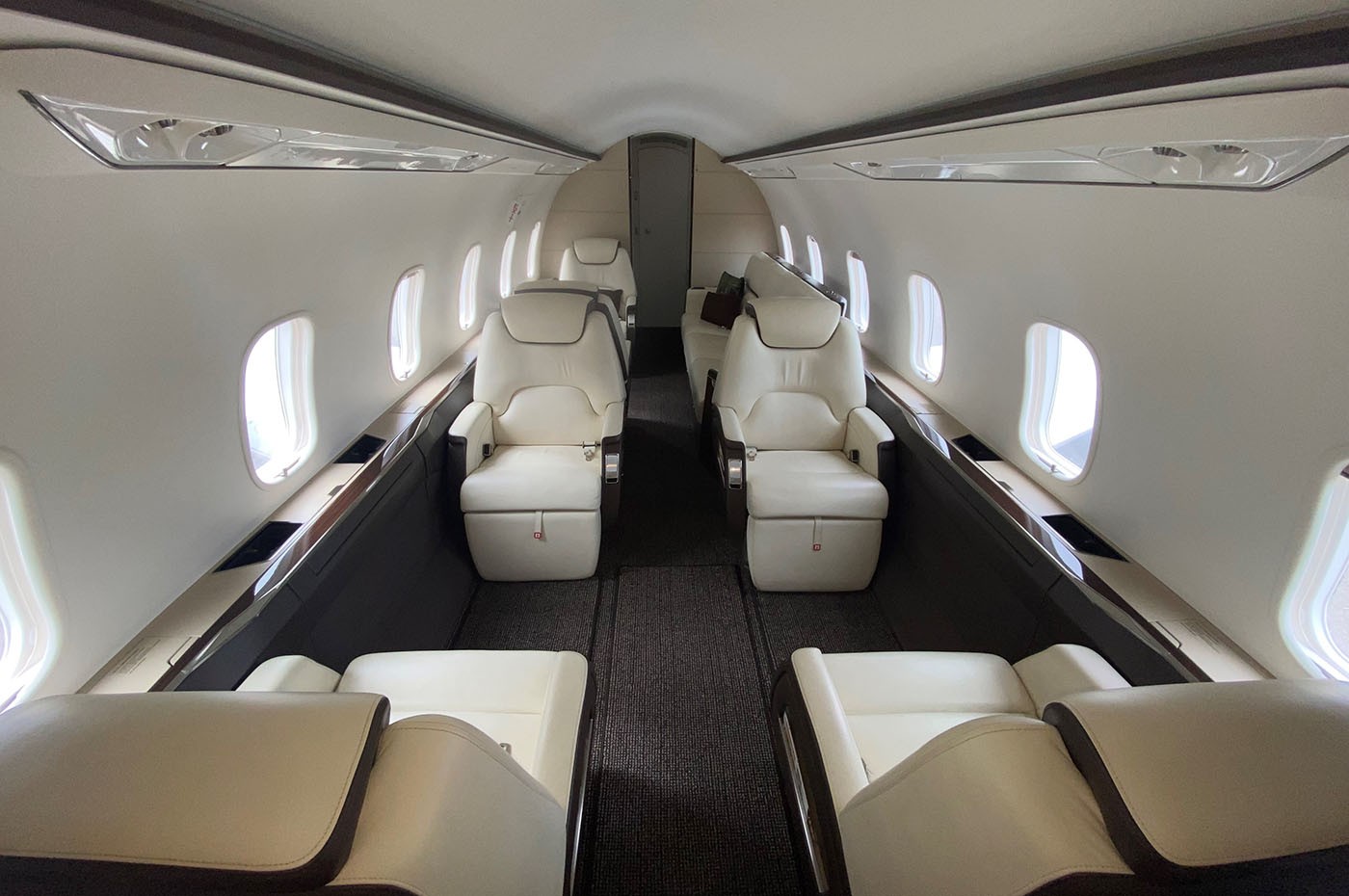 Challenger 350 S/N 20911 Cabin 1