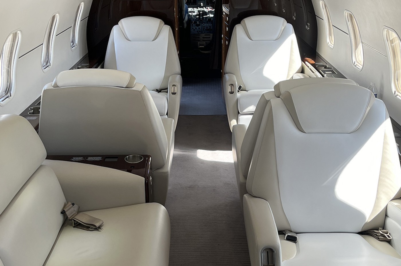 Challenger 300 S/N 20251 Cabin 3