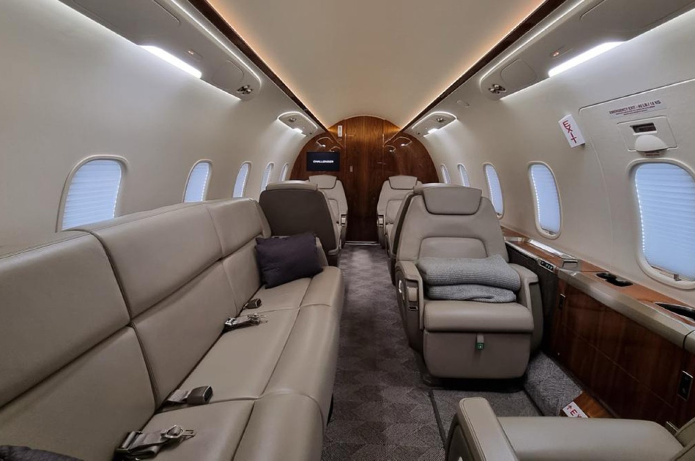 Challenger 350 S/N 20676 Cabin 2