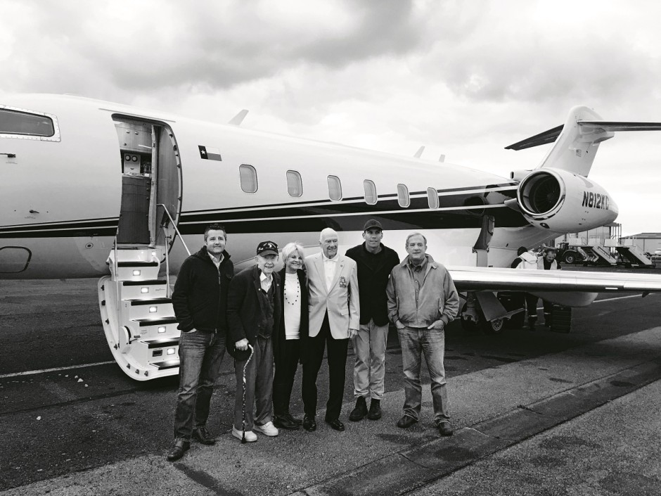 Le groupe de TGGF devant le biréacteur Challenger 300